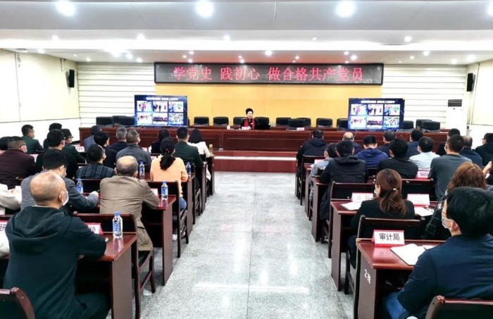 “网红薛书记”河南省川渝商会会长薛荣到访四川省南溪区 开启宜宾党史第一讲！