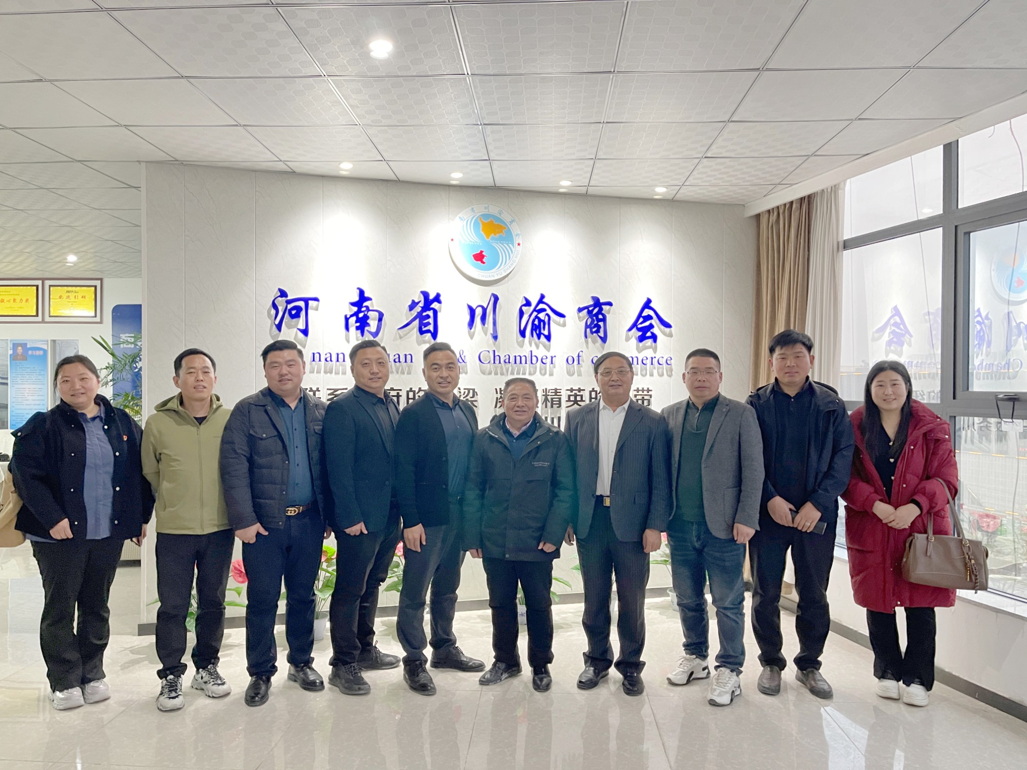 河南省川渝商会机关党支部组织生活暨 民主评议党员大会在郑州召开